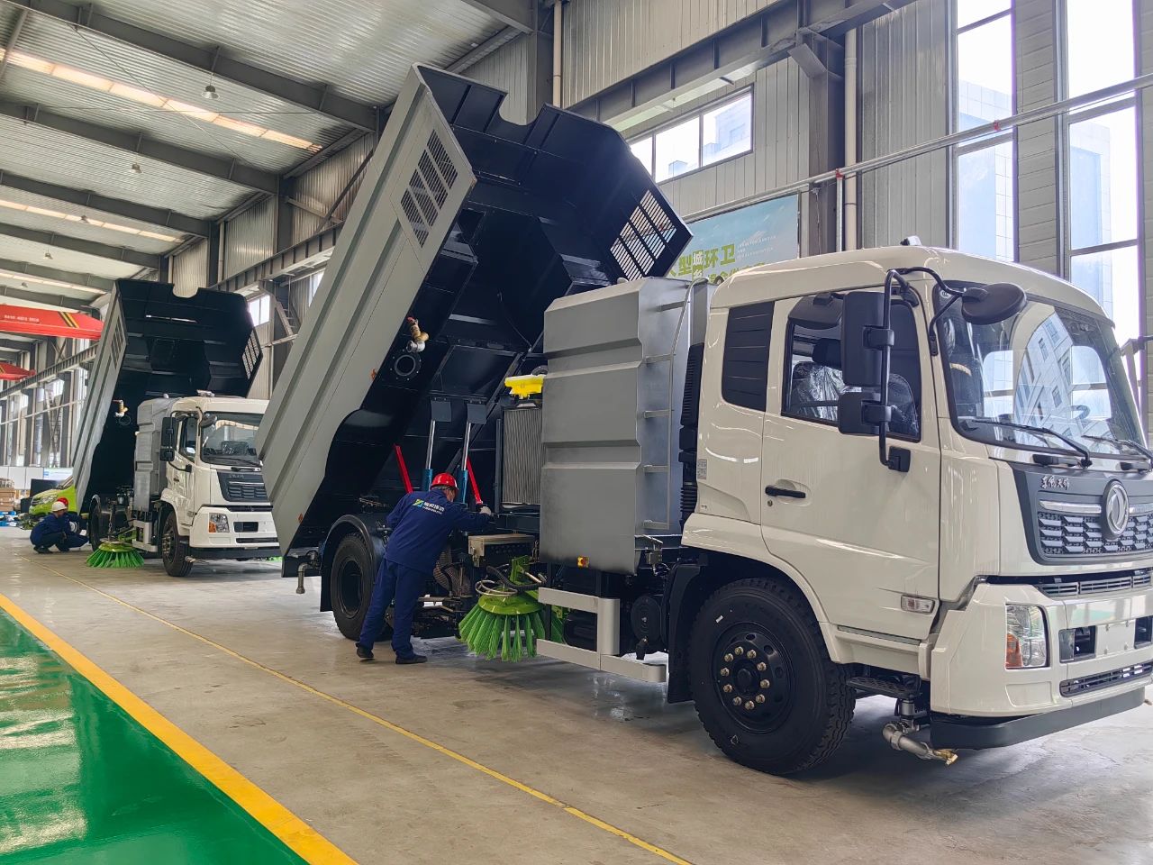 耀邦集團(tuán)全系高端綠色環(huán)衛(wèi)車(chē)輛