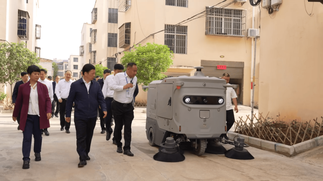 耀邦環(huán)境無人清掃車